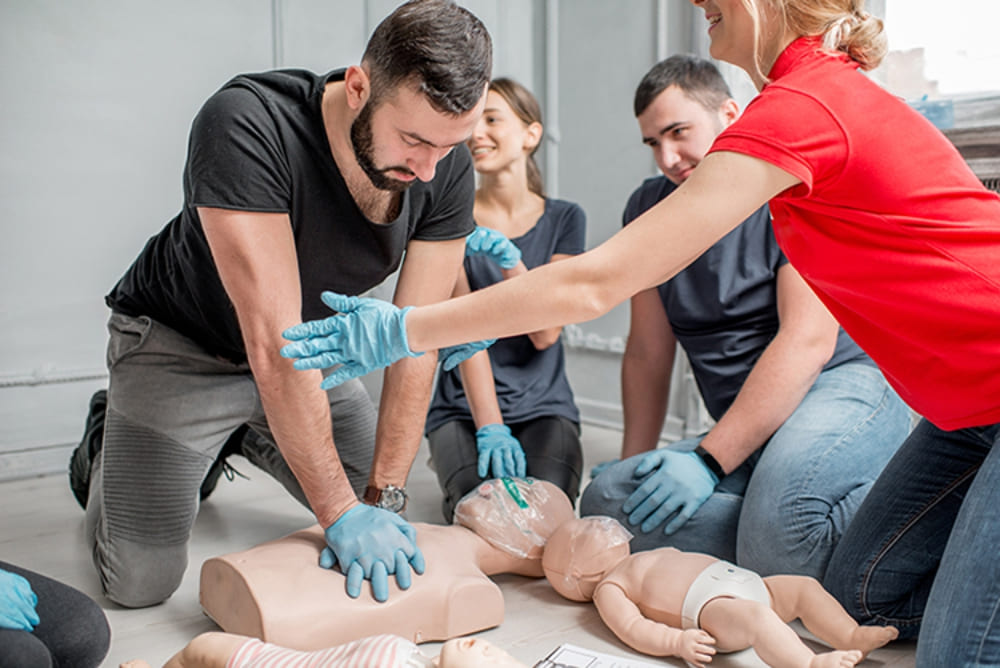 Convenio con UCES: Curso de RCP y Primeros Auxilios en el Instituto de Formación en Salud